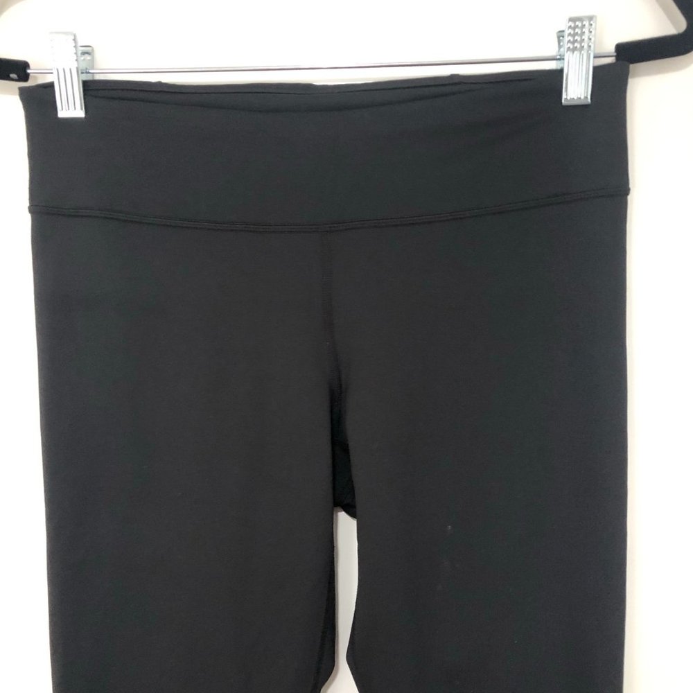 Fabletics mid rise cropped leggings with side pockets - Size Small